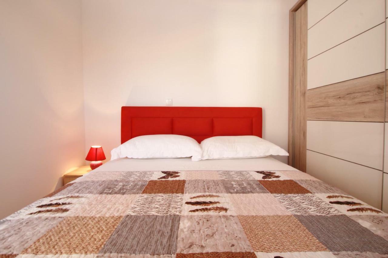 Apartment Sara With Seaview Петрчане Экстерьер фото