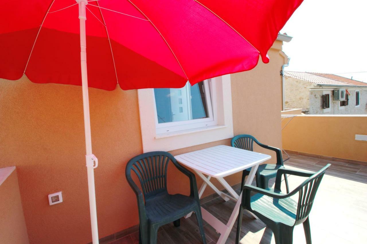 Apartment Sara With Seaview Петрчане Экстерьер фото