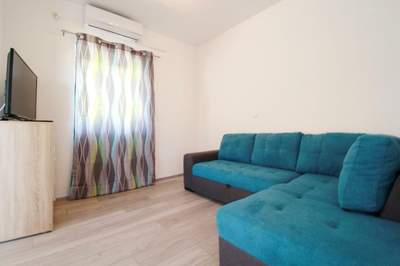 Apartment Sara With Seaview Петрчане Экстерьер фото