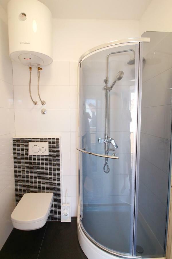 Apartment Sara With Seaview Петрчане Экстерьер фото
