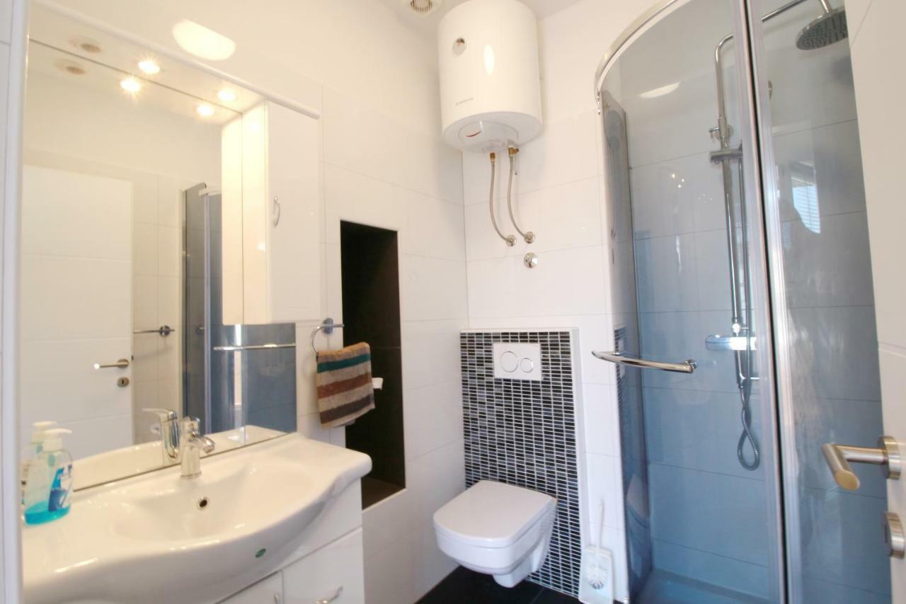 Apartment Sara With Seaview Петрчане Экстерьер фото