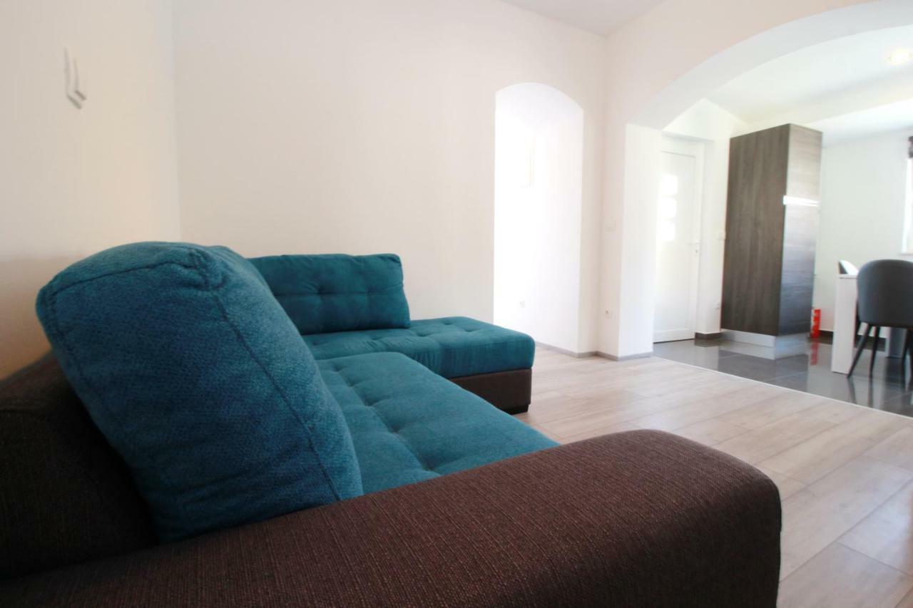 Apartment Sara With Seaview Петрчане Экстерьер фото