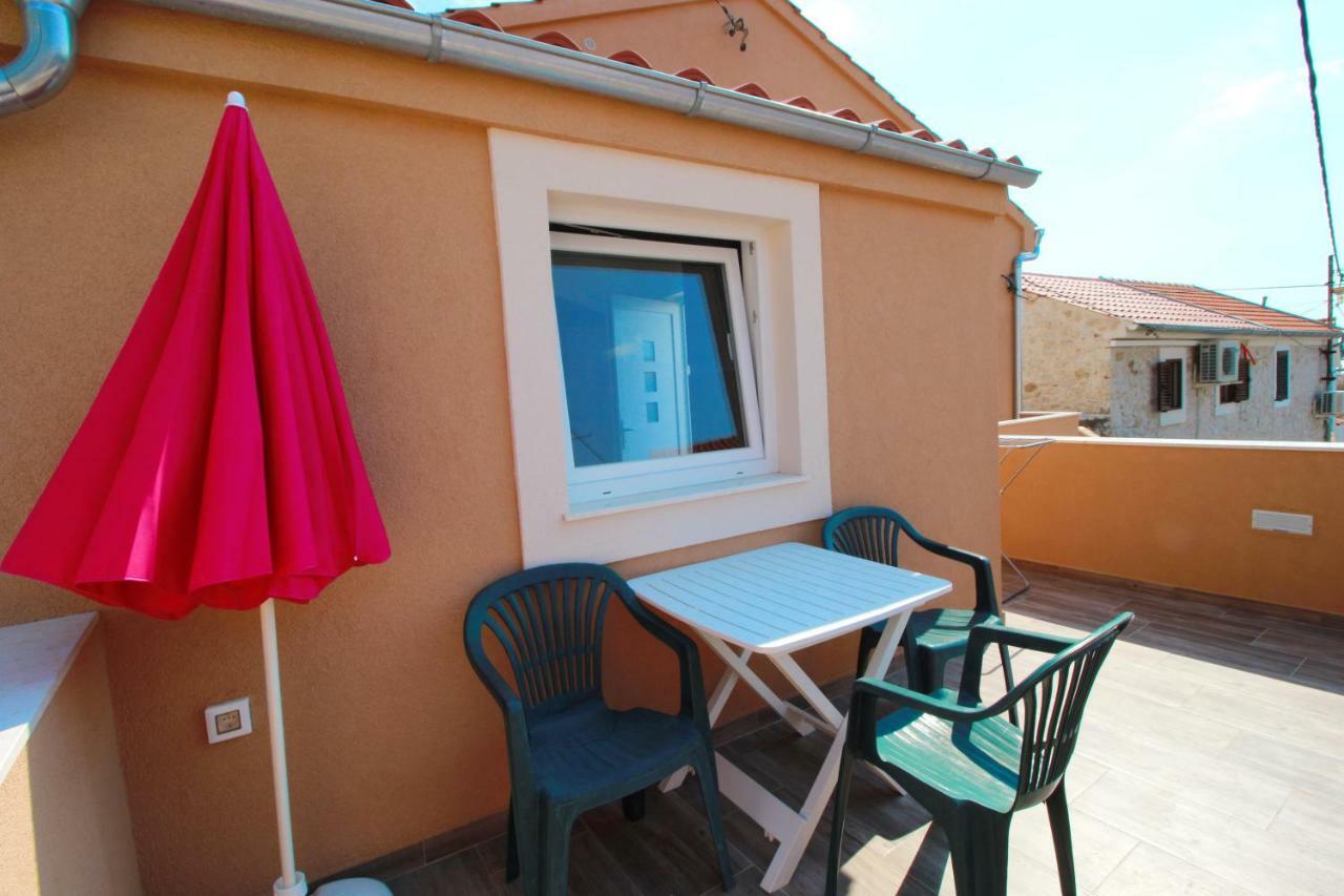 Apartment Sara With Seaview Петрчане Экстерьер фото