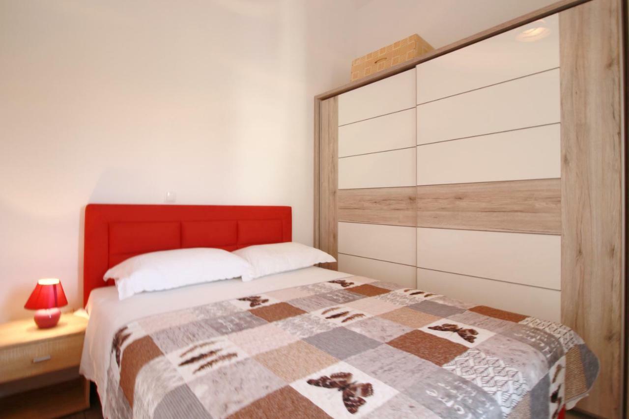 Apartment Sara With Seaview Петрчане Экстерьер фото